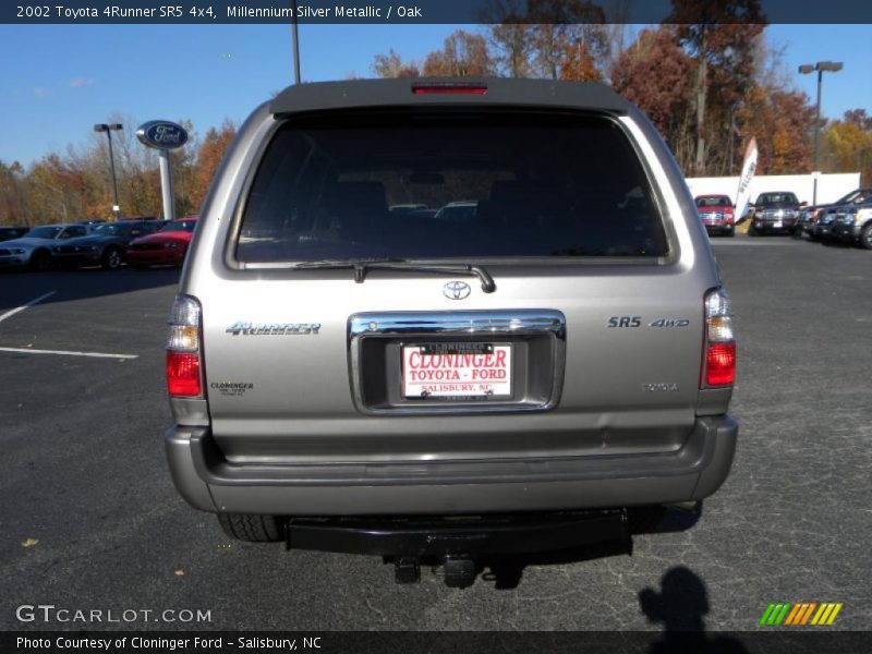 Millennium Silver Metallic / Oak 2002 Toyota 4Runner SR5 4x4