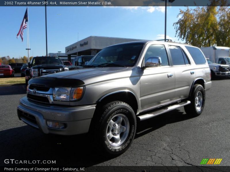 Front 3/4 View of 2002 4Runner SR5 4x4