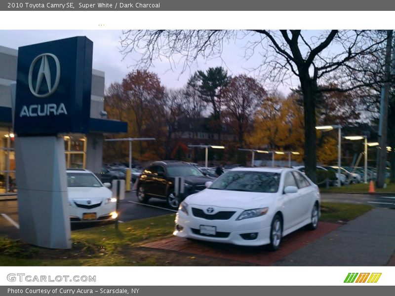 Super White / Dark Charcoal 2010 Toyota Camry SE
