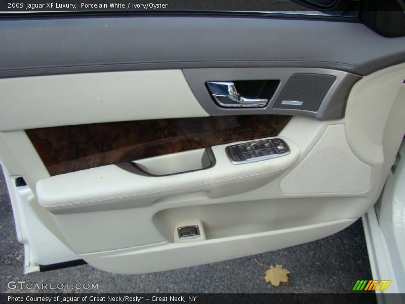 Porcelain White / Ivory/Oyster 2009 Jaguar XF Luxury