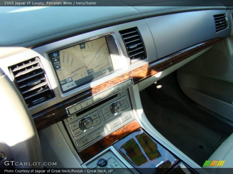 Porcelain White / Ivory/Oyster 2009 Jaguar XF Luxury