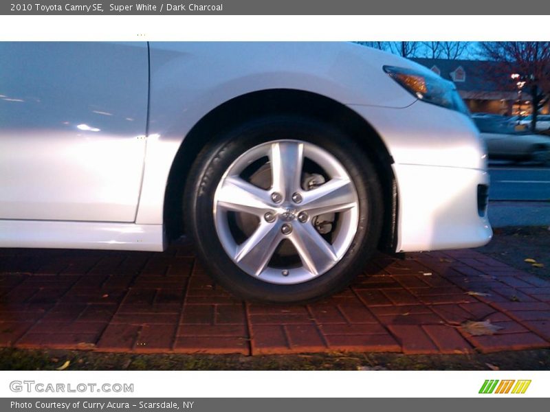 Super White / Dark Charcoal 2010 Toyota Camry SE