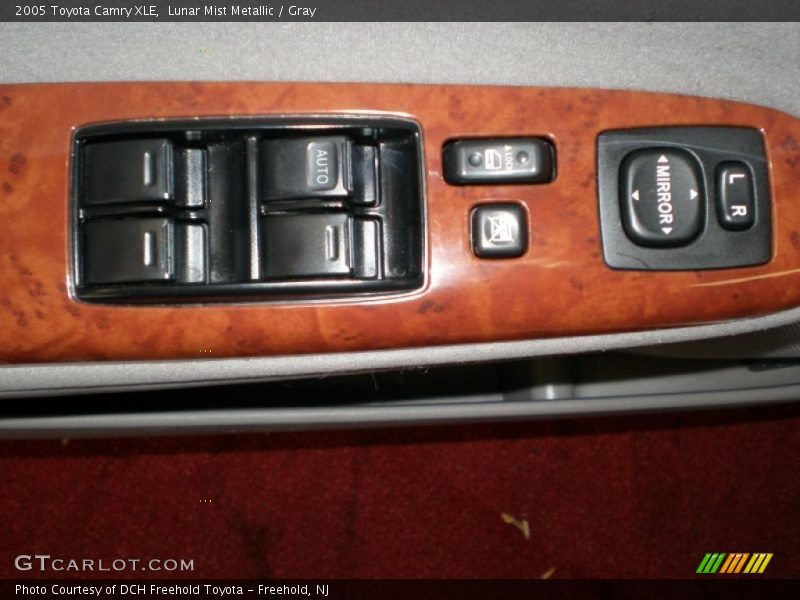 Lunar Mist Metallic / Gray 2005 Toyota Camry XLE