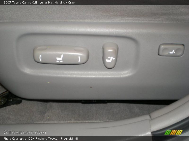 Lunar Mist Metallic / Gray 2005 Toyota Camry XLE