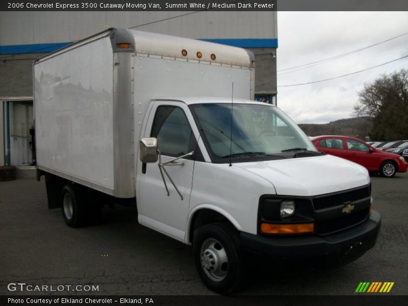 Front 3/4 View of 2006 Express 3500 Cutaway Moving Van