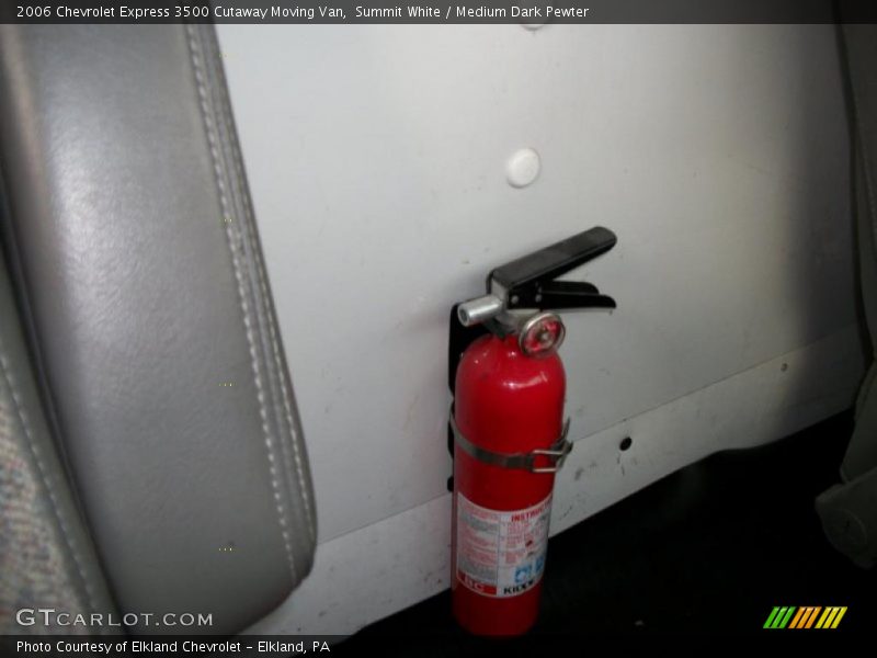Summit White / Medium Dark Pewter 2006 Chevrolet Express 3500 Cutaway Moving Van
