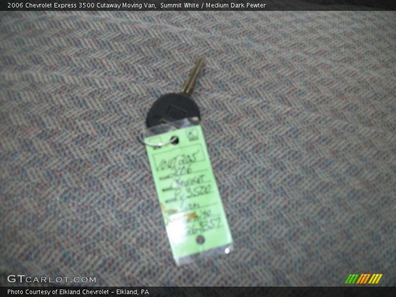 Summit White / Medium Dark Pewter 2006 Chevrolet Express 3500 Cutaway Moving Van