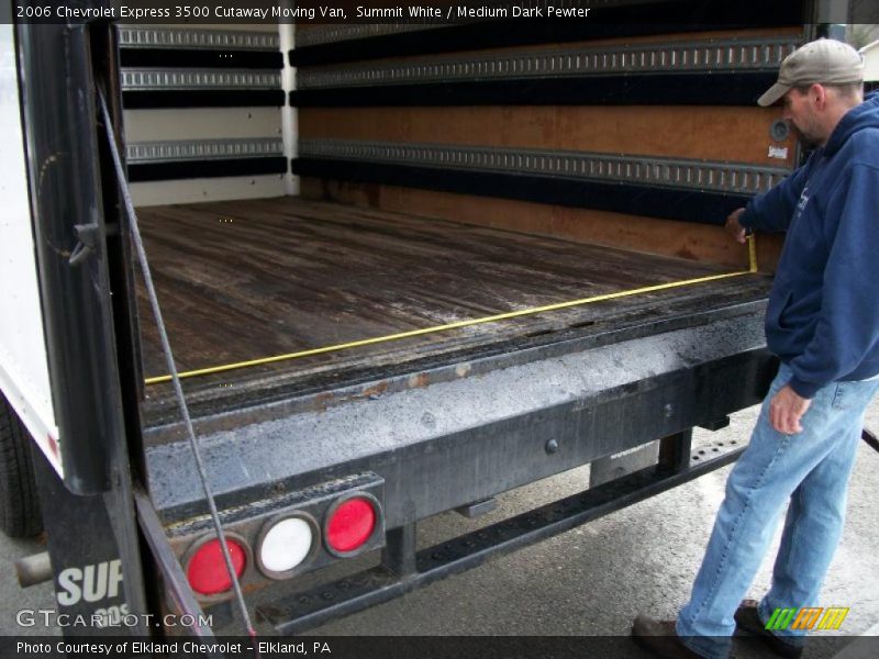 Summit White / Medium Dark Pewter 2006 Chevrolet Express 3500 Cutaway Moving Van