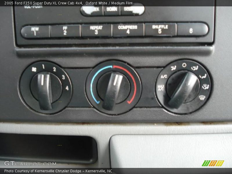 Oxford White / Medium Flint 2005 Ford F350 Super Duty XL Crew Cab 4x4