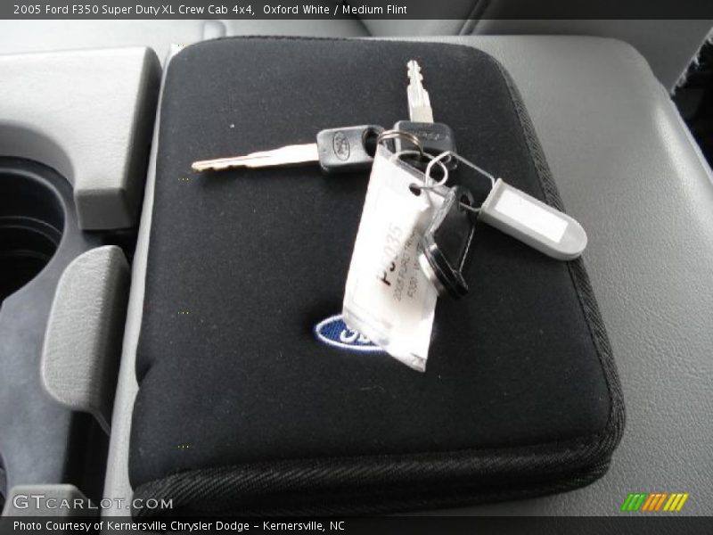 Oxford White / Medium Flint 2005 Ford F350 Super Duty XL Crew Cab 4x4