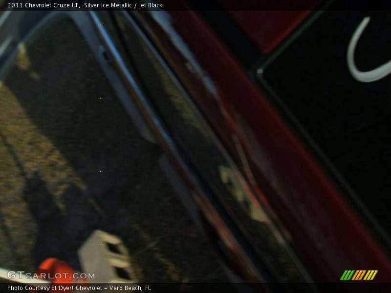 Silver Ice Metallic / Jet Black 2011 Chevrolet Cruze LT