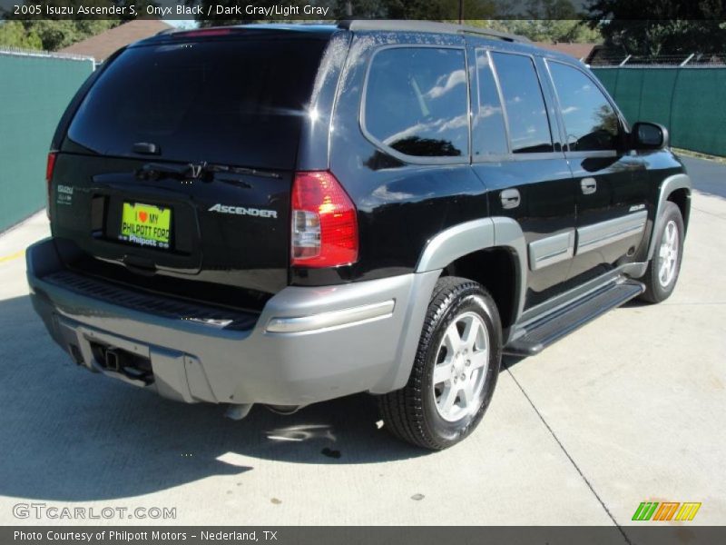 Onyx Black / Dark Gray/Light Gray 2005 Isuzu Ascender S