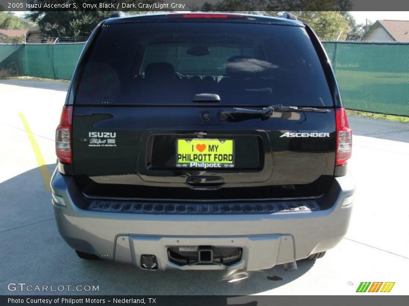 Onyx Black / Dark Gray/Light Gray 2005 Isuzu Ascender S