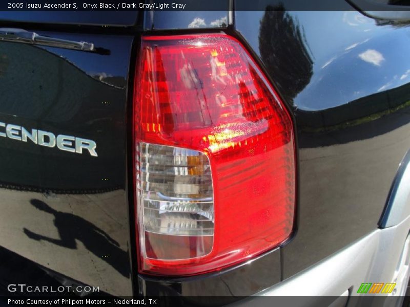 Onyx Black / Dark Gray/Light Gray 2005 Isuzu Ascender S