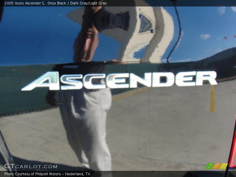 Onyx Black / Dark Gray/Light Gray 2005 Isuzu Ascender S