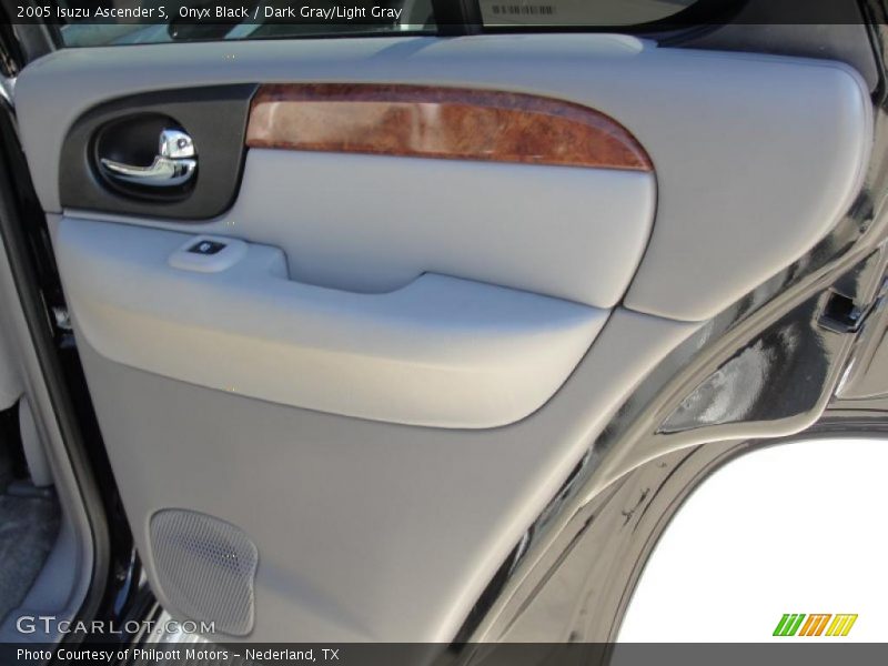 Onyx Black / Dark Gray/Light Gray 2005 Isuzu Ascender S