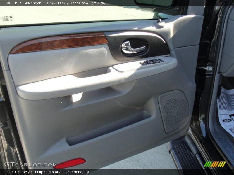 Onyx Black / Dark Gray/Light Gray 2005 Isuzu Ascender S