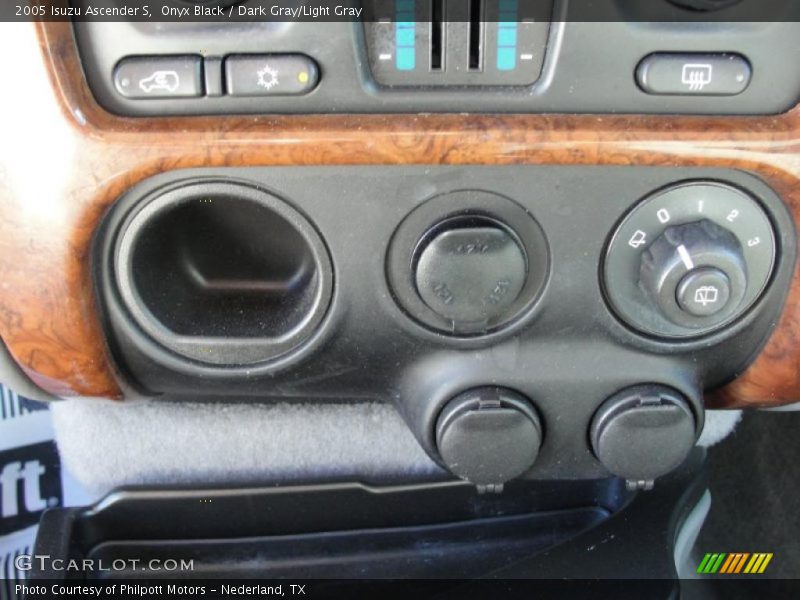 Onyx Black / Dark Gray/Light Gray 2005 Isuzu Ascender S