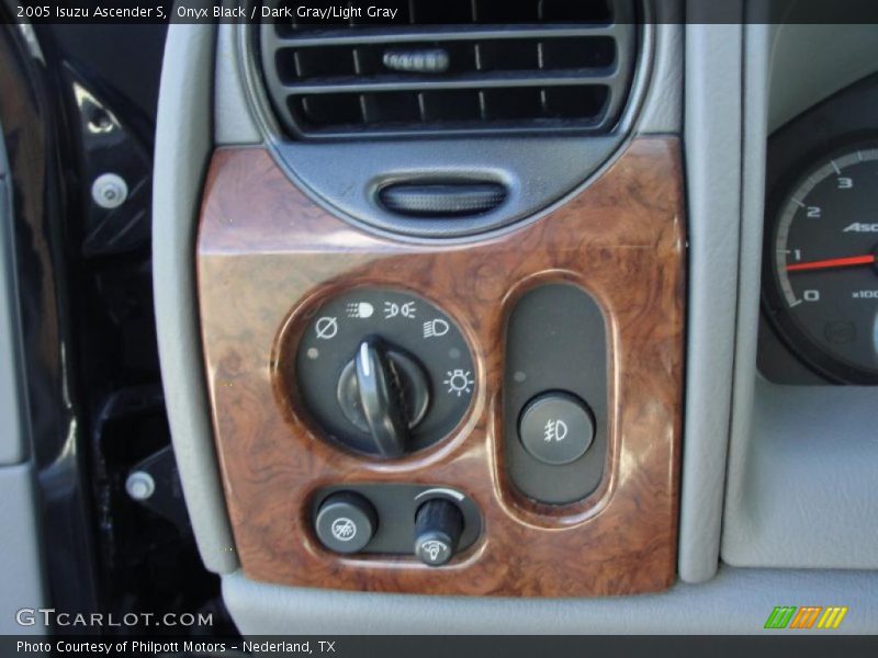 Onyx Black / Dark Gray/Light Gray 2005 Isuzu Ascender S