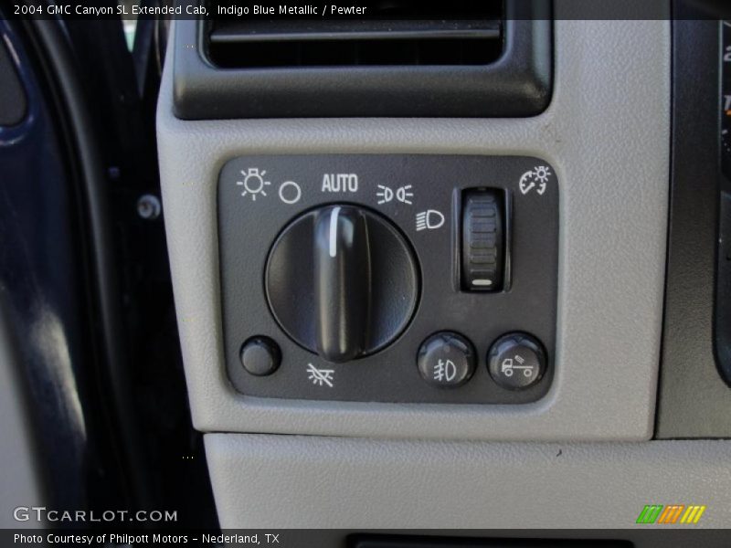 Controls of 2004 Canyon SL Extended Cab