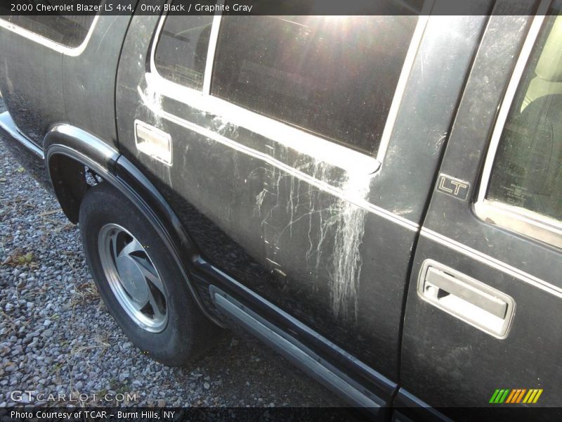 Onyx Black / Graphite Gray 2000 Chevrolet Blazer LS 4x4