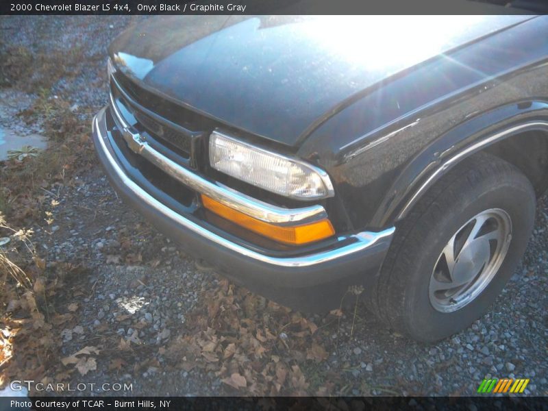 Onyx Black / Graphite Gray 2000 Chevrolet Blazer LS 4x4