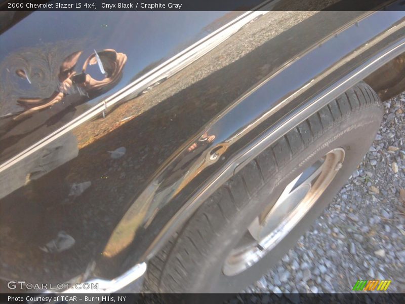 Onyx Black / Graphite Gray 2000 Chevrolet Blazer LS 4x4