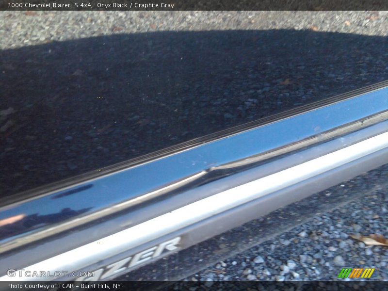 Onyx Black / Graphite Gray 2000 Chevrolet Blazer LS 4x4