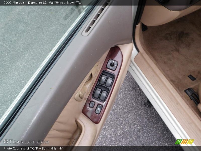 Vail White / Brown/Tan 2002 Mitsubishi Diamante LS