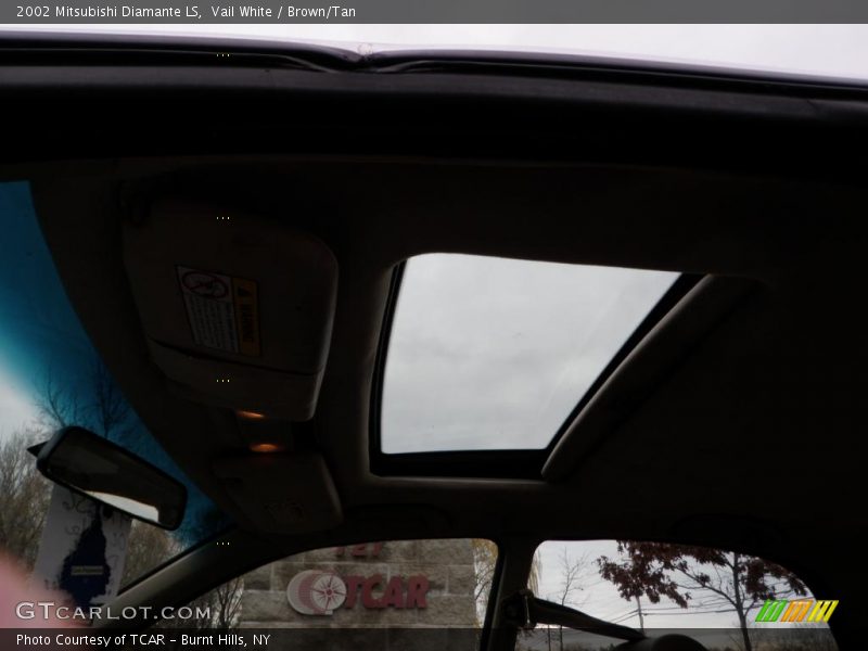 Vail White / Brown/Tan 2002 Mitsubishi Diamante LS