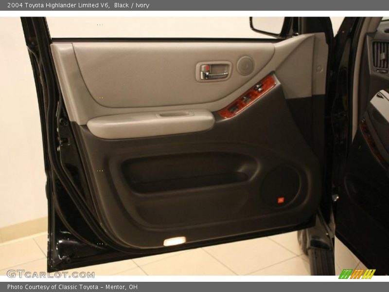 Black / Ivory 2004 Toyota Highlander Limited V6