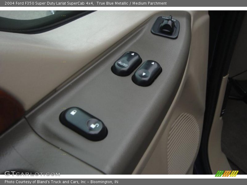 True Blue Metallic / Medium Parchment 2004 Ford F350 Super Duty Lariat SuperCab 4x4