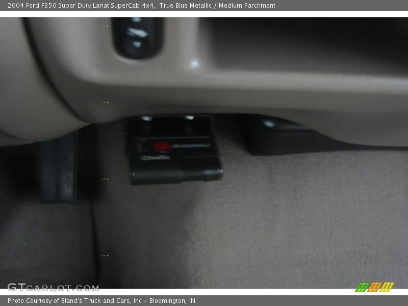 True Blue Metallic / Medium Parchment 2004 Ford F350 Super Duty Lariat SuperCab 4x4