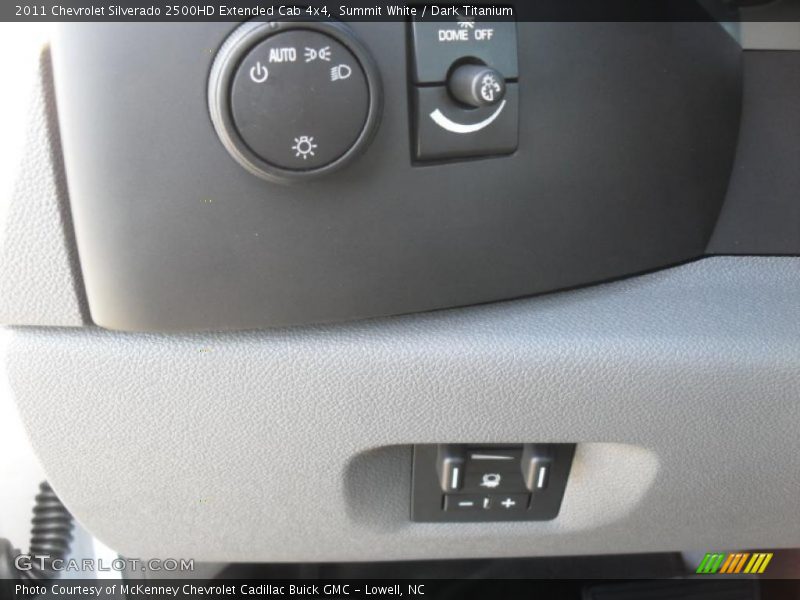 Controls of 2011 Silverado 2500HD Extended Cab 4x4