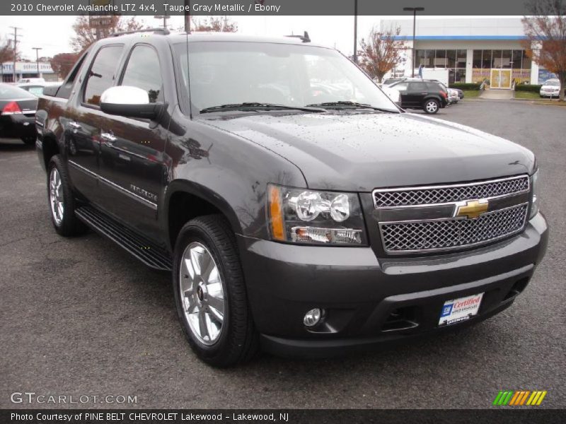 Front 3/4 View of 2010 Avalanche LTZ 4x4