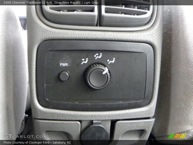 Silverstone Metallic / Light Gray 2006 Chevrolet TrailBlazer LS 4x4