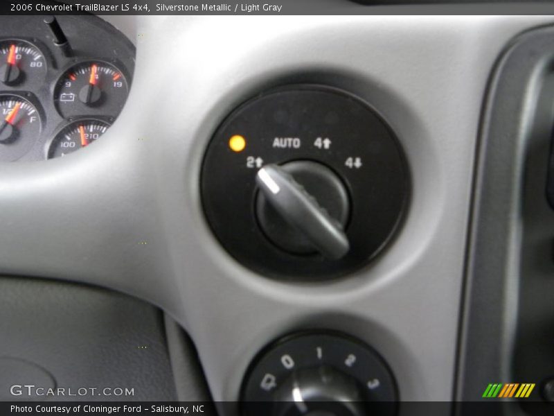 Silverstone Metallic / Light Gray 2006 Chevrolet TrailBlazer LS 4x4