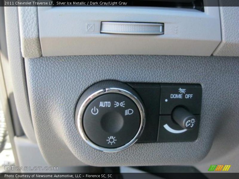 Silver Ice Metallic / Dark Gray/Light Gray 2011 Chevrolet Traverse LT