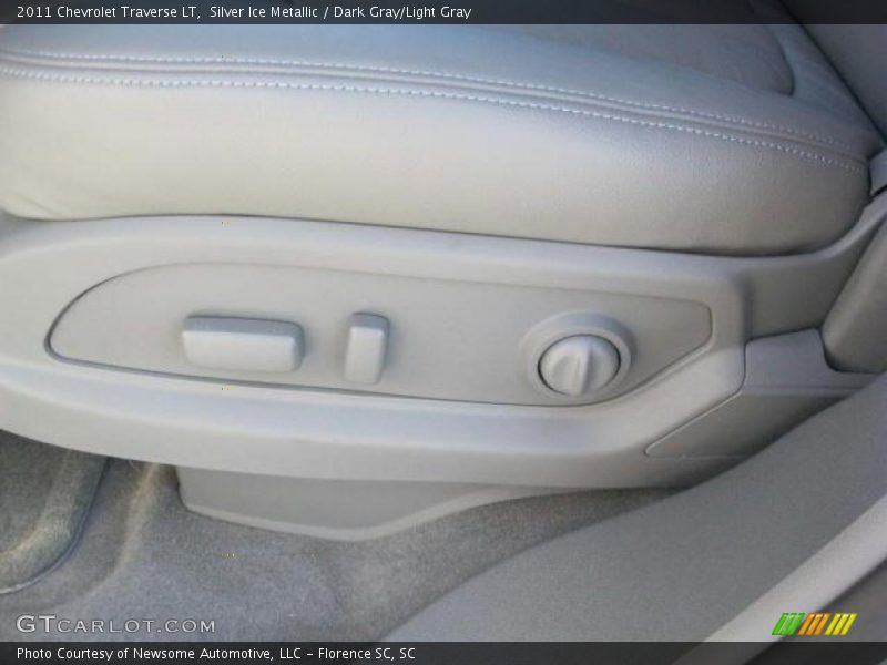 Silver Ice Metallic / Dark Gray/Light Gray 2011 Chevrolet Traverse LT