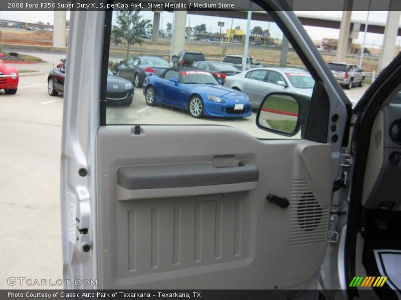 Door Panel of 2008 F350 Super Duty XL SuperCab 4x4