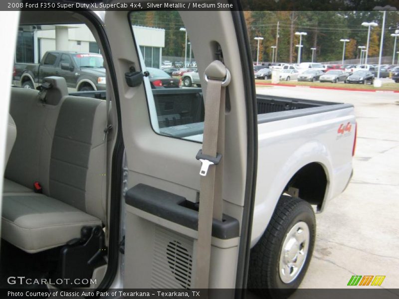 Door Panel of 2008 F350 Super Duty XL SuperCab 4x4