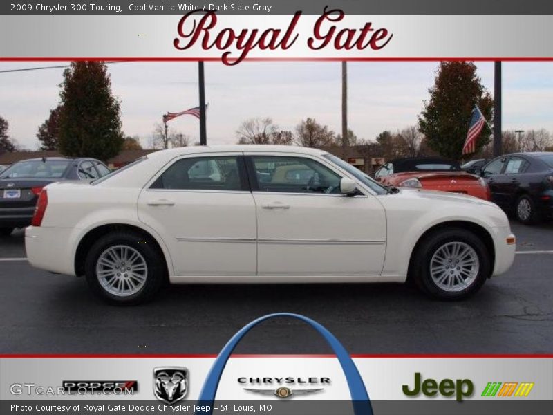Cool Vanilla White / Dark Slate Gray 2009 Chrysler 300 Touring
