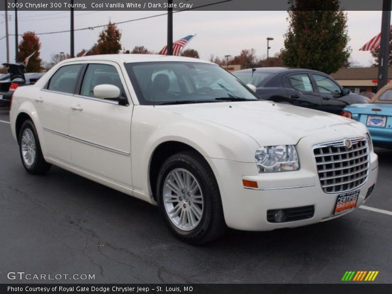 Cool Vanilla White / Dark Slate Gray 2009 Chrysler 300 Touring