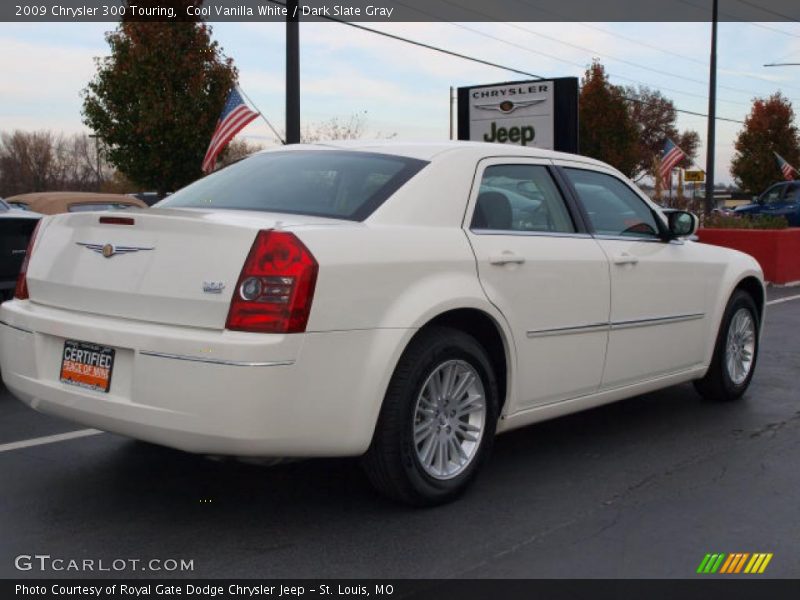 Cool Vanilla White / Dark Slate Gray 2009 Chrysler 300 Touring