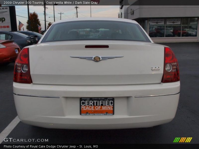 Cool Vanilla White / Dark Slate Gray 2009 Chrysler 300 Touring