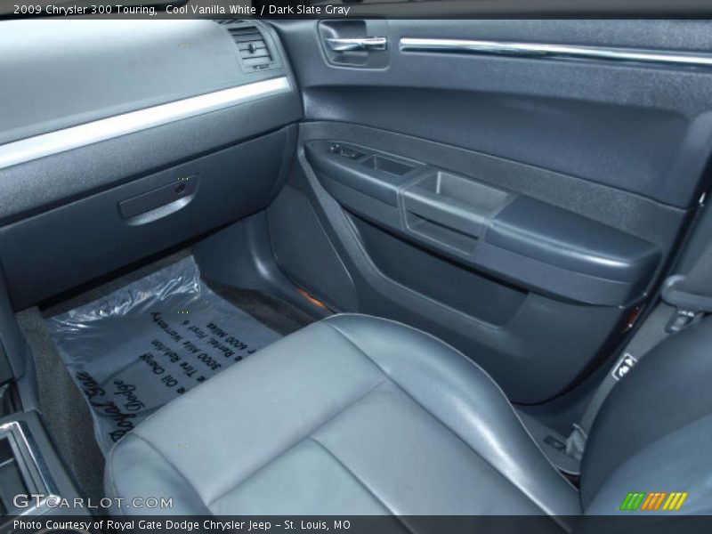 Cool Vanilla White / Dark Slate Gray 2009 Chrysler 300 Touring