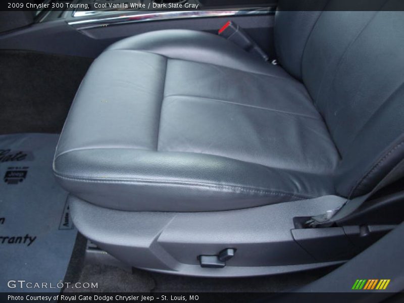 Cool Vanilla White / Dark Slate Gray 2009 Chrysler 300 Touring