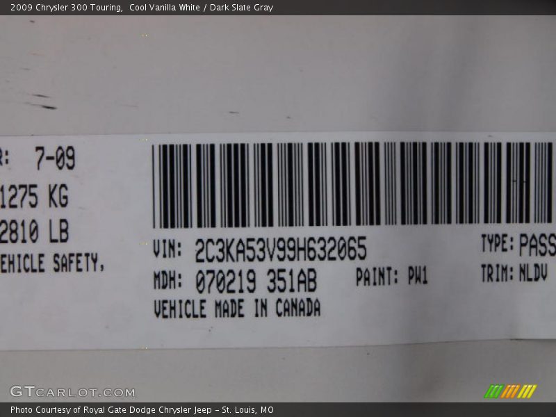 Cool Vanilla White / Dark Slate Gray 2009 Chrysler 300 Touring