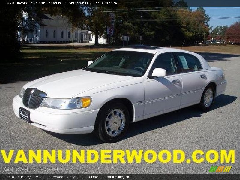 Vibrant White / Light Graphite 1998 Lincoln Town Car Signature