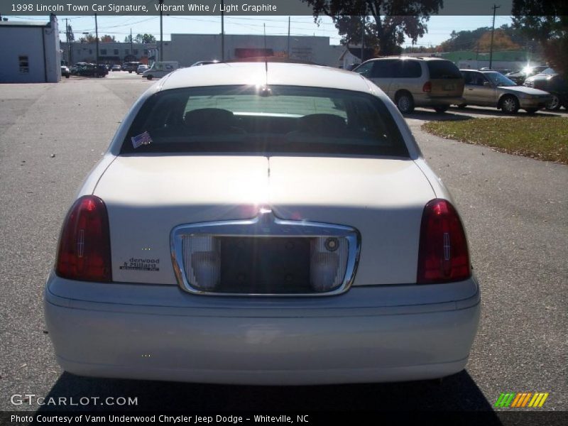 Vibrant White / Light Graphite 1998 Lincoln Town Car Signature